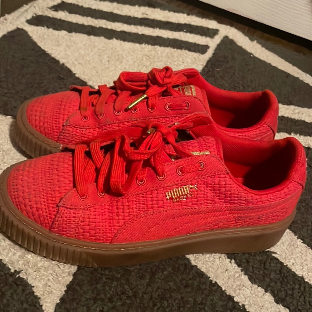 Red Puma Basket sneakers